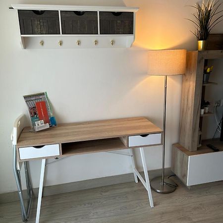 Apartamento Totalmente Reformado Con Piscina Y Jardines Al Lado De La Playa De La Carihuela トレモリノス エクステリア 写真