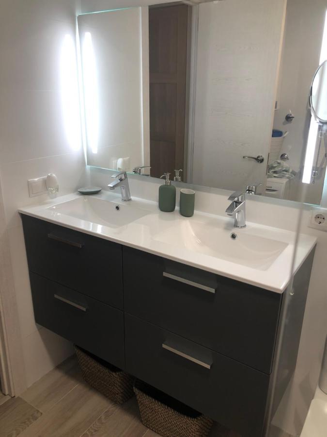 Apartamento Totalmente Reformado Con Piscina Y Jardines Al Lado De La Playa De La Carihuela トレモリノス エクステリア 写真