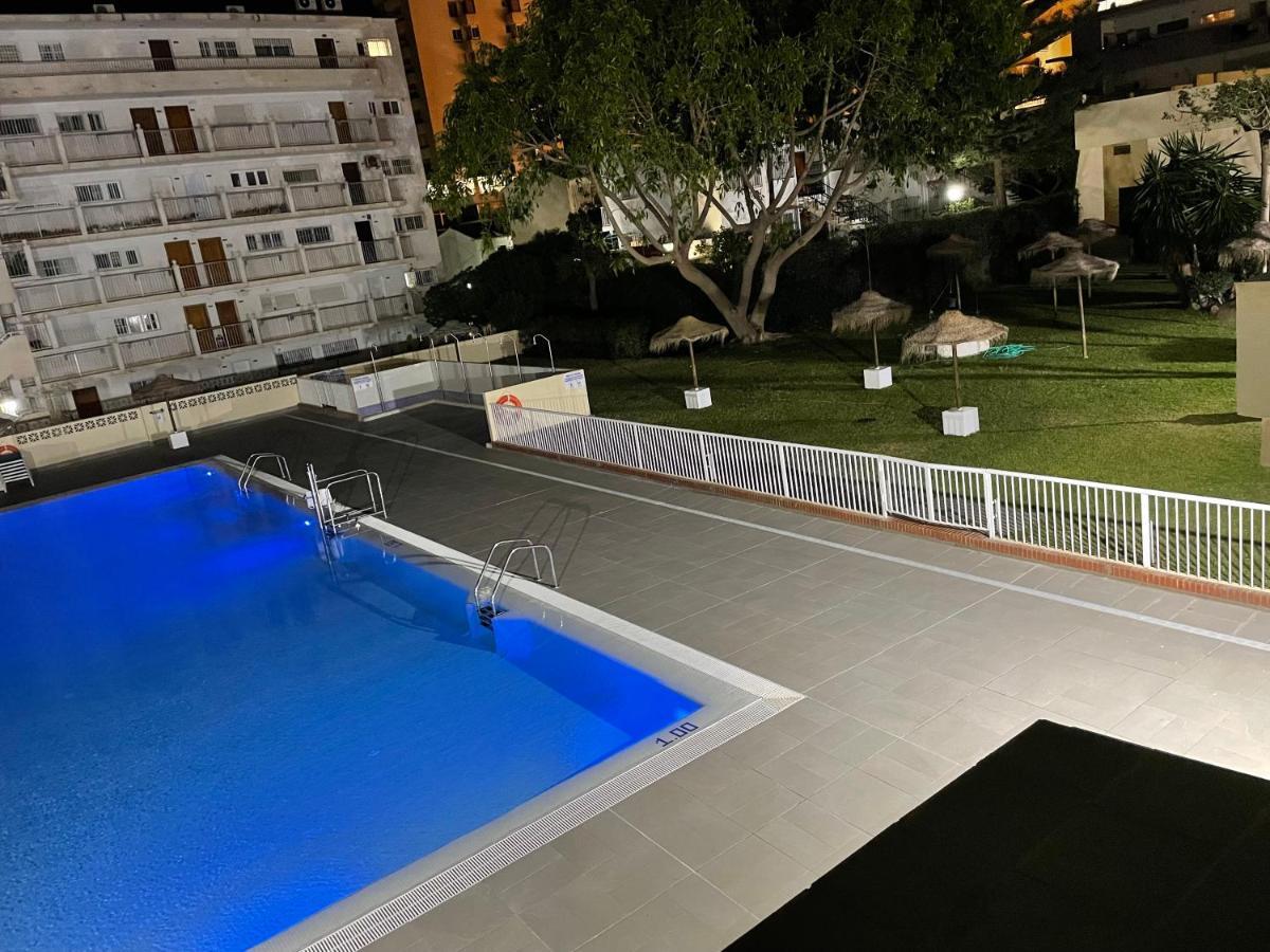 Apartamento Totalmente Reformado Con Piscina Y Jardines Al Lado De La Playa De La Carihuela トレモリノス エクステリア 写真