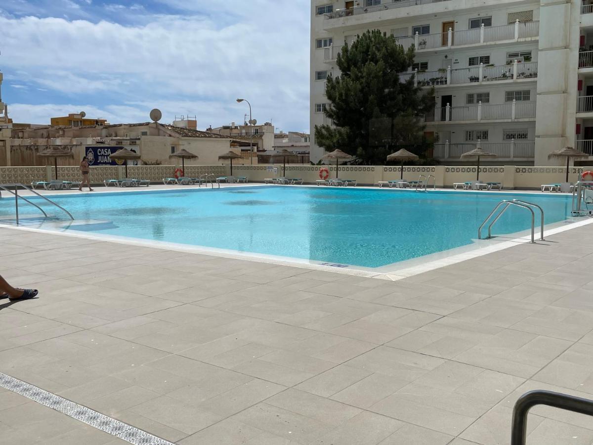 Apartamento Totalmente Reformado Con Piscina Y Jardines Al Lado De La Playa De La Carihuela トレモリノス エクステリア 写真