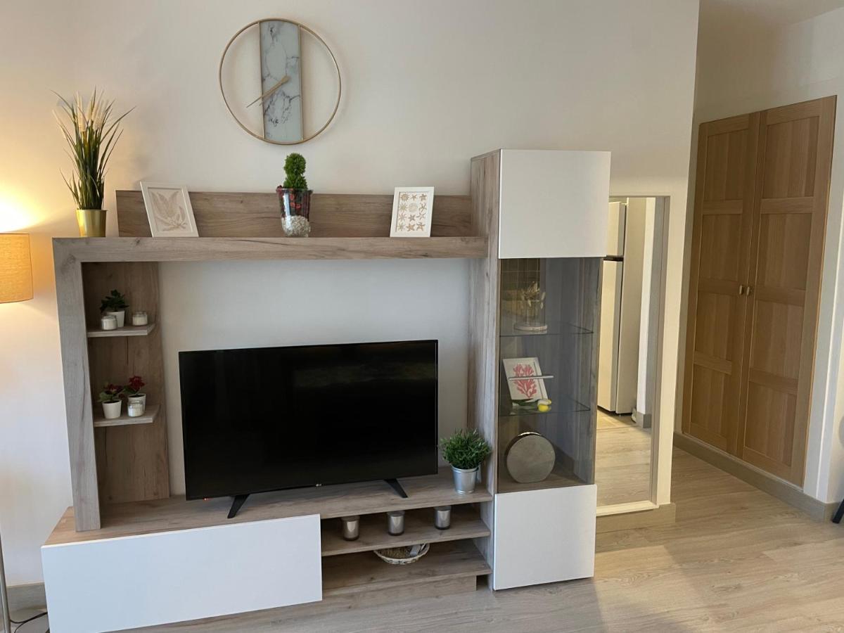 Apartamento Totalmente Reformado Con Piscina Y Jardines Al Lado De La Playa De La Carihuela トレモリノス エクステリア 写真