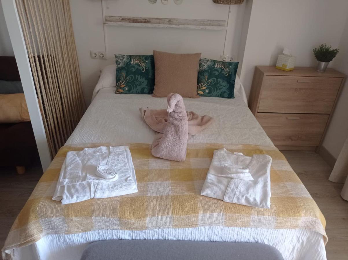 Apartamento Totalmente Reformado Con Piscina Y Jardines Al Lado De La Playa De La Carihuela トレモリノス エクステリア 写真