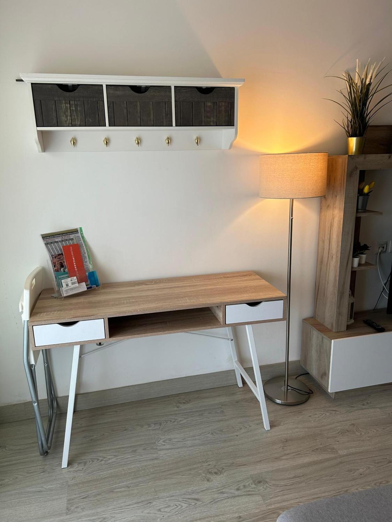 Apartamento Totalmente Reformado Con Piscina Y Jardines Al Lado De La Playa De La Carihuela トレモリノス エクステリア 写真