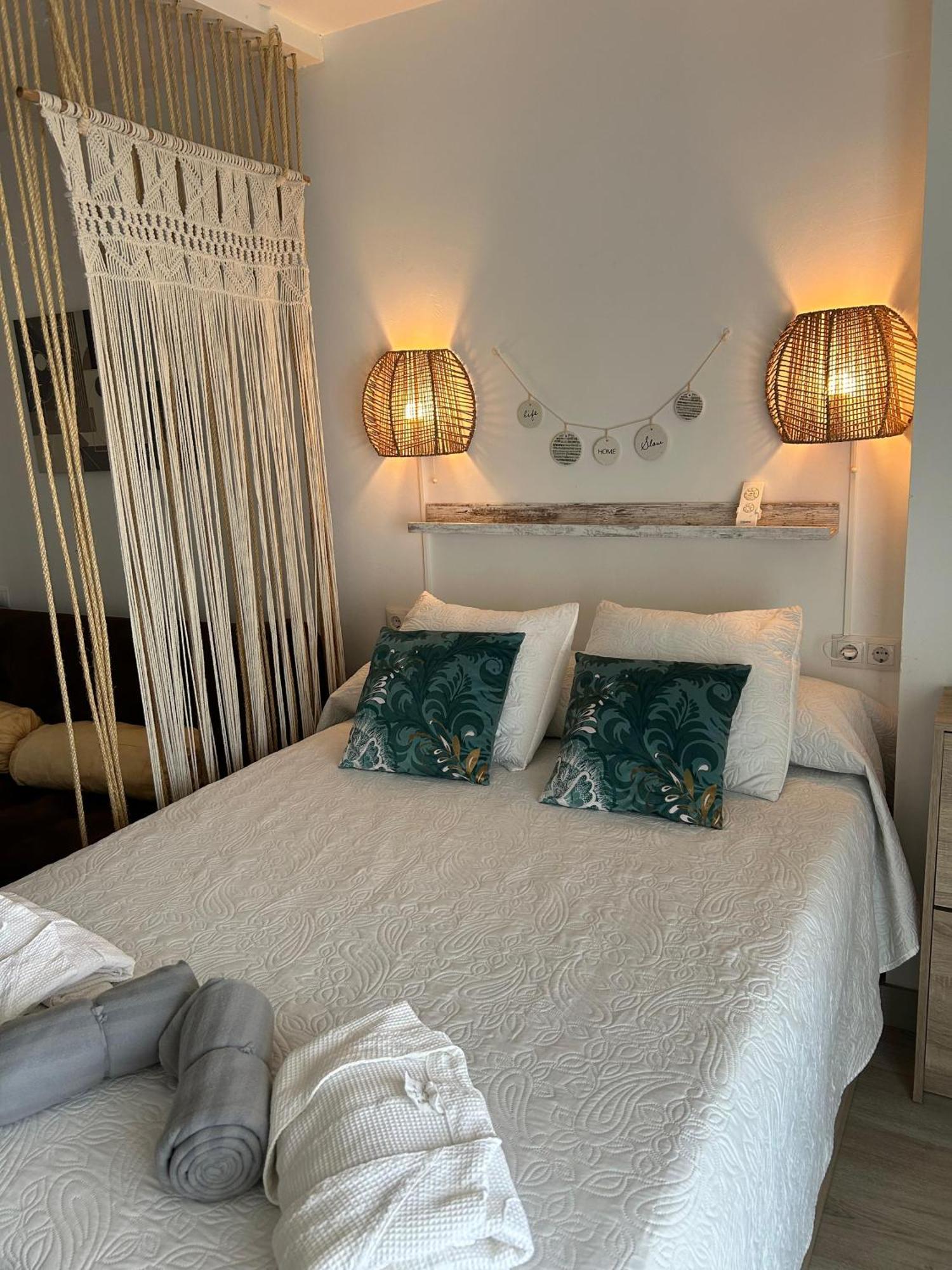 Apartamento Totalmente Reformado Con Piscina Y Jardines Al Lado De La Playa De La Carihuela トレモリノス エクステリア 写真