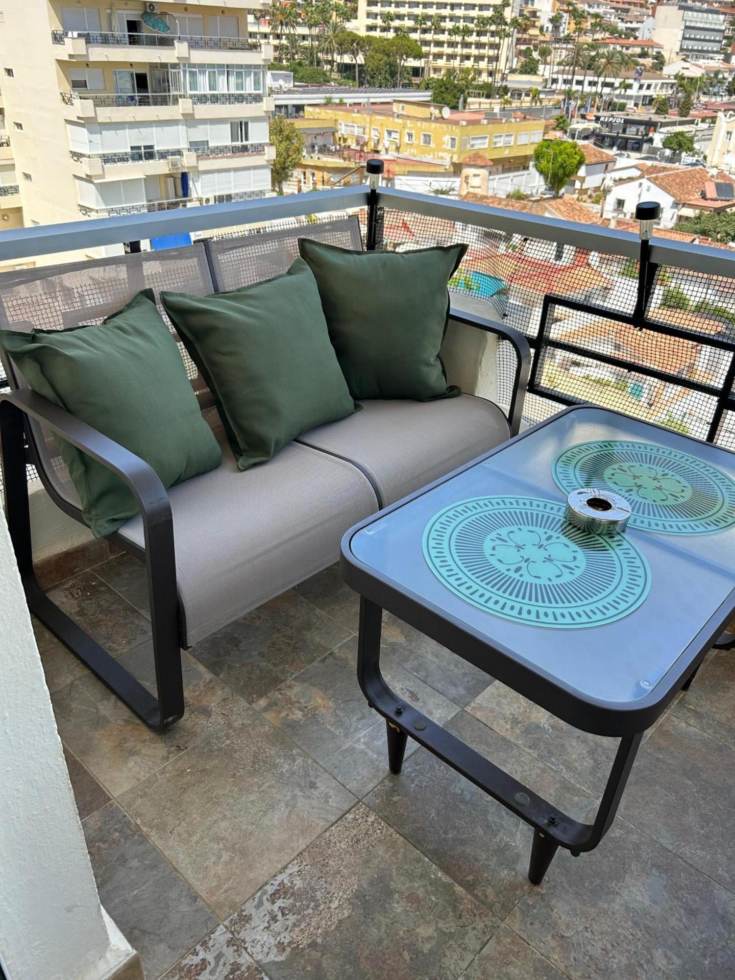 Apartamento Totalmente Reformado Con Piscina Y Jardines Al Lado De La Playa De La Carihuela トレモリノス エクステリア 写真