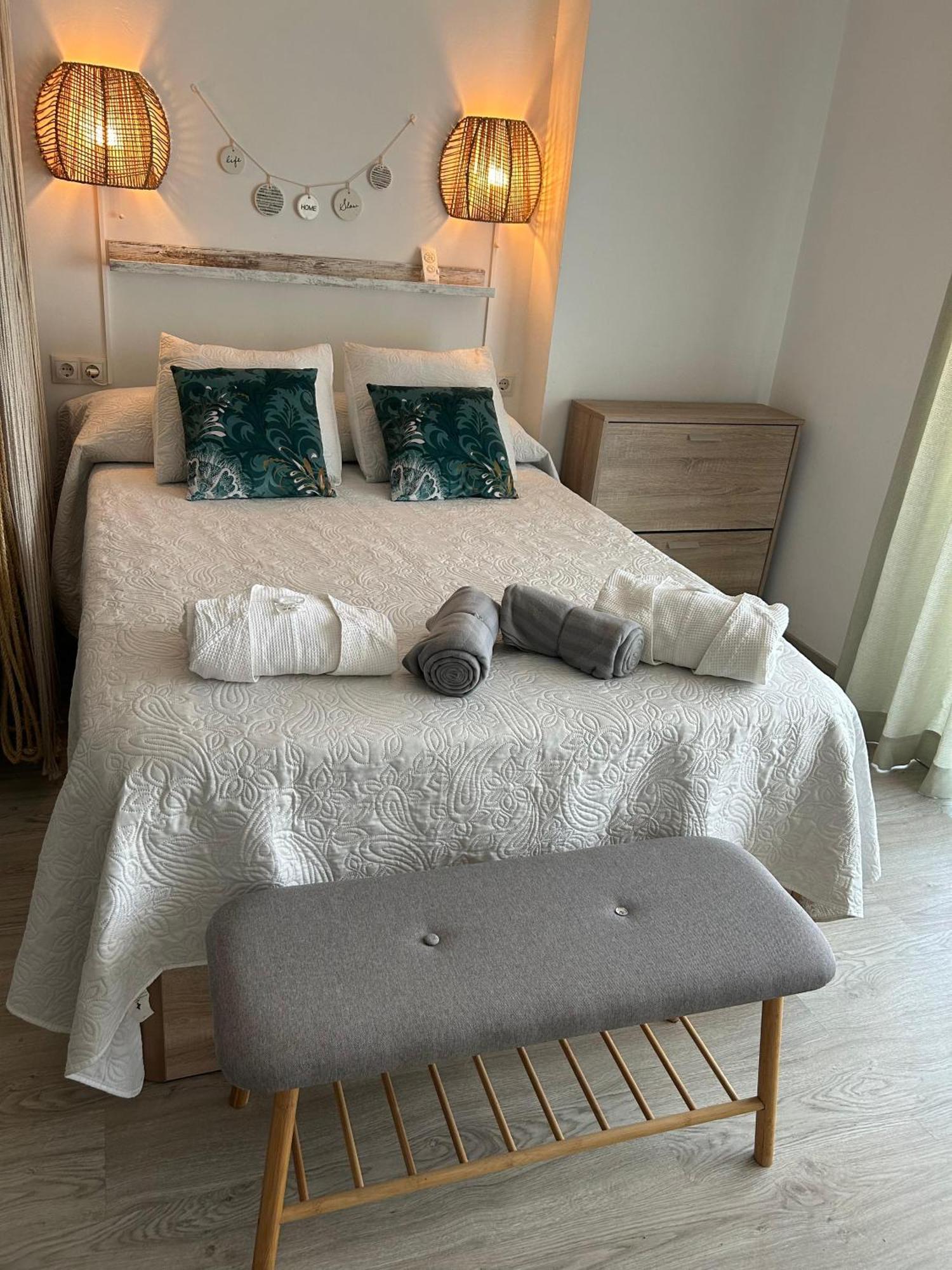 Apartamento Totalmente Reformado Con Piscina Y Jardines Al Lado De La Playa De La Carihuela トレモリノス エクステリア 写真